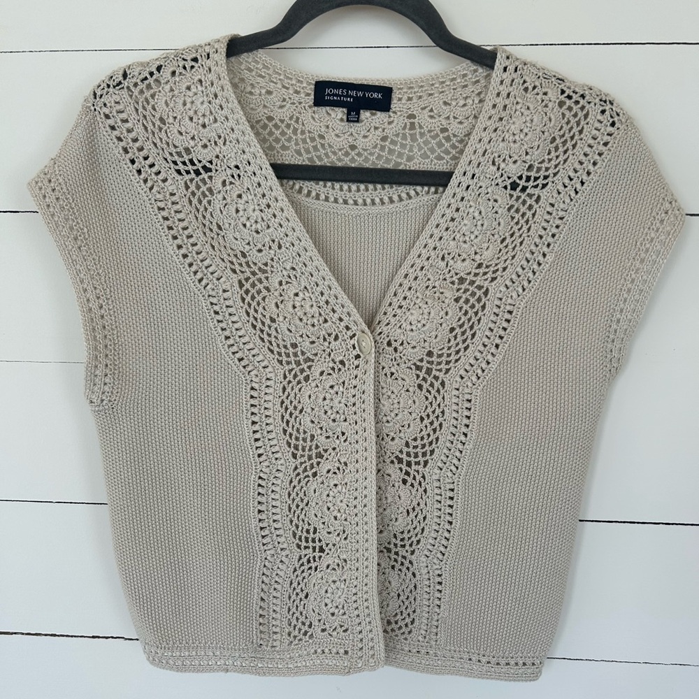 Jones New York Light Beige Colored Crocheted Vest Size Medium.